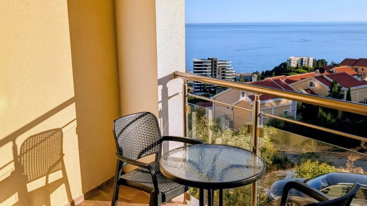 Izdavanje, jednosoban stan, 36m², Bečići, Budva