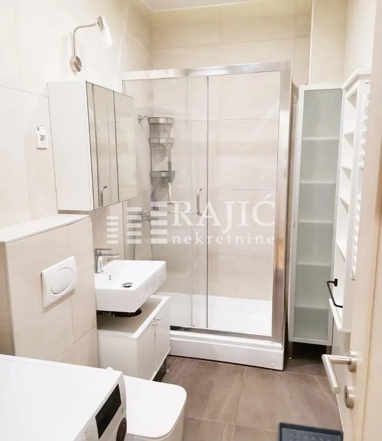 Modernly equipped bathroom with a shower cabin.