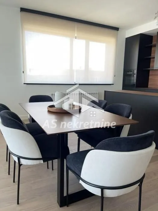 Izdavanje, četvorosoban stan, 152m², Savski Venac, Beograd