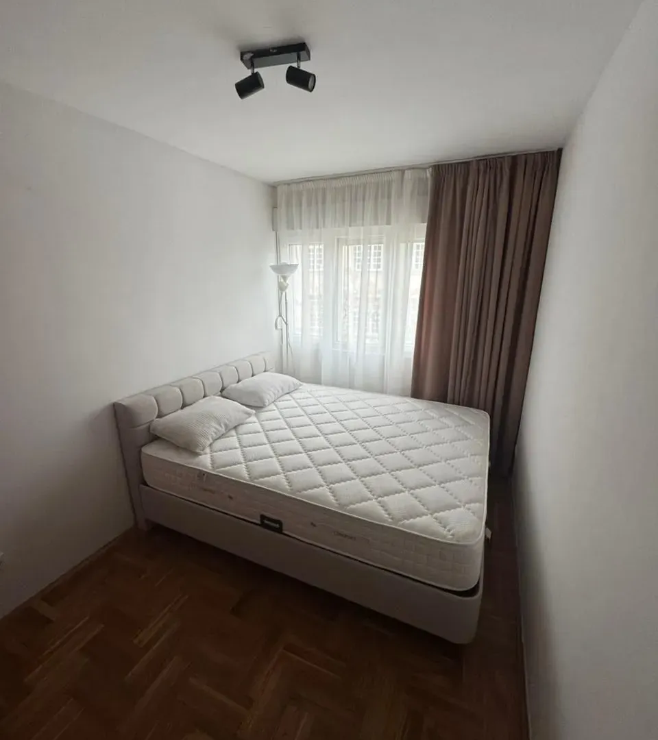 Izdavanje, jednosoban stan, 35m², Centar, Podgorica