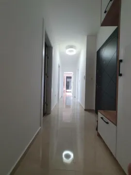 Izdavanje, trosoban stan, 90m², Kalimanj, Tivat - image 5