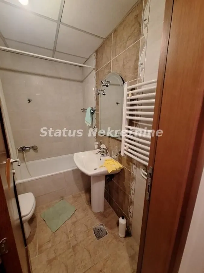Izdavanje, dvosoban stan, 42m², Sajmište, Novi Sad