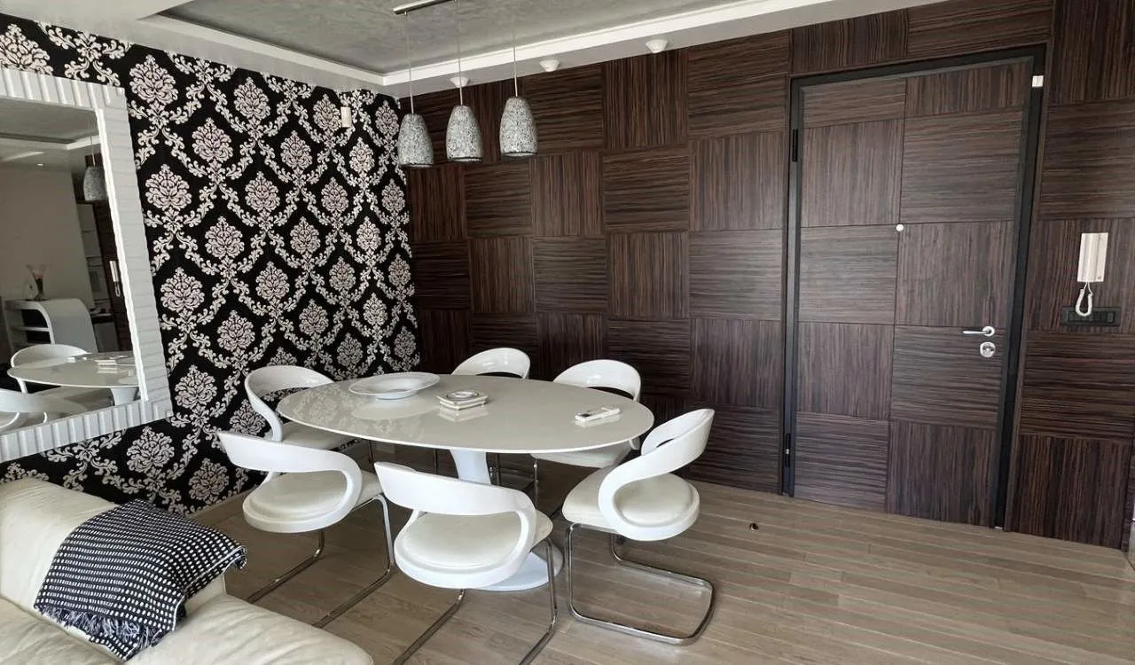 Izdavanje, trosoban stan, 125m², Rozino, Budva