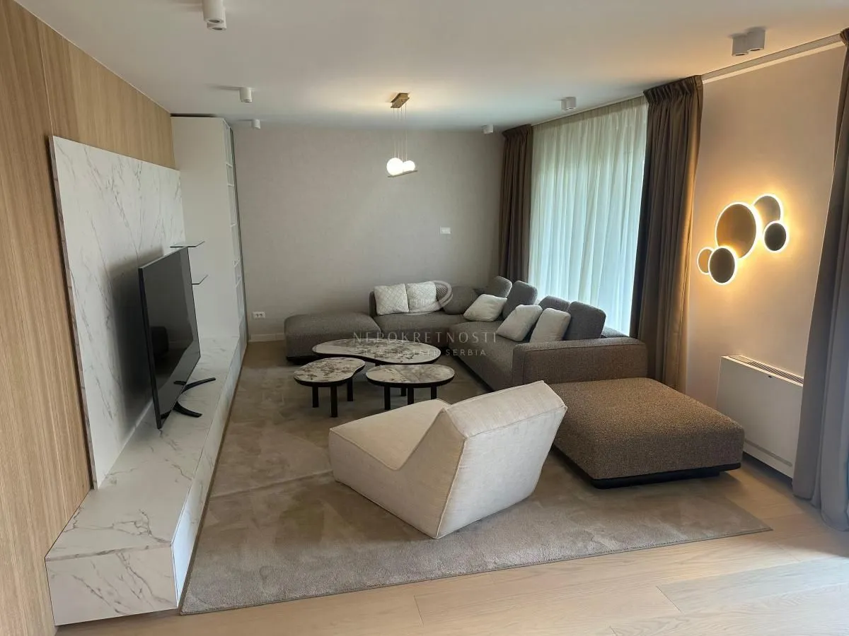 Izdavanje, četvorosoban stan, 130m², Južni Bulevar, Vračar Sve Podlokacije