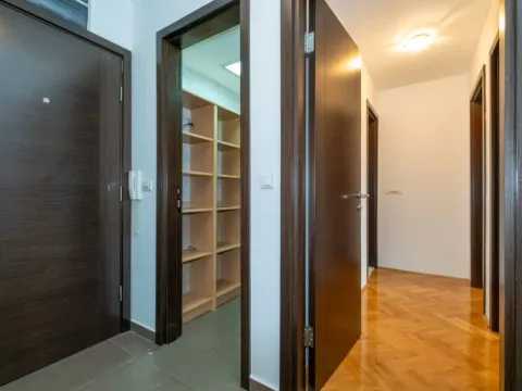 Izdavanje, stan, 60m², Blok 9, Podgorica - image 4