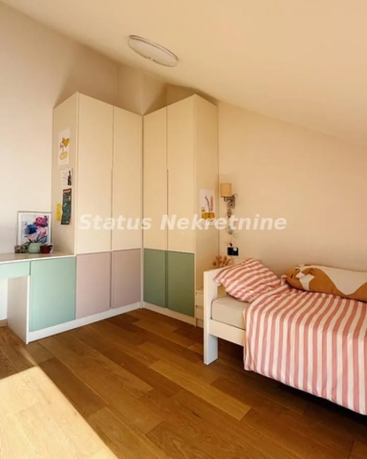 Izdavanje, stan, 112m², Centar, Novi Sad