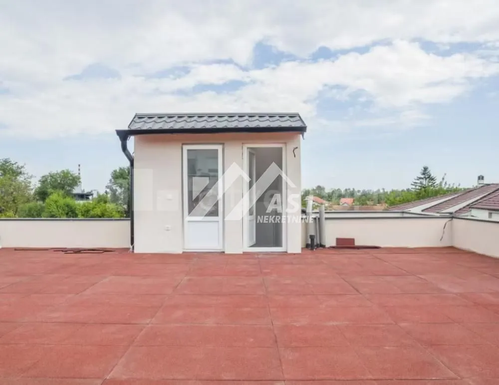 Rent, office space, 350m², Petrovaradin, Novi Sad