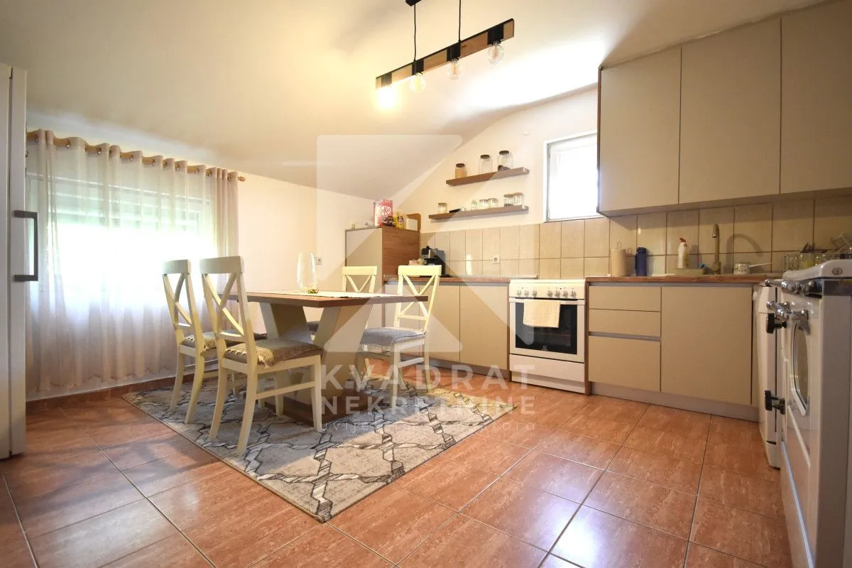 Prodaja, kuća, 220m², Donji Kokoti, Podgorica