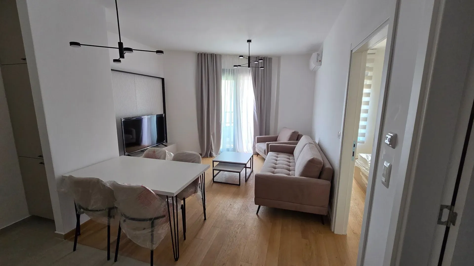 Rent, one bedroom apartment, 45m², Bečići, Budva