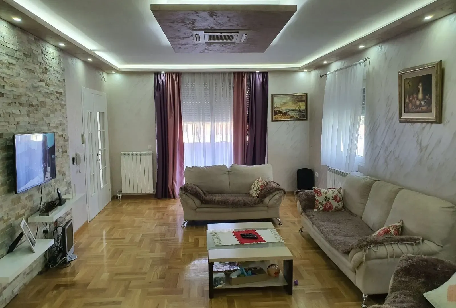 Prodaja, kuća, 260m², Gornja Gorica, Podgorica