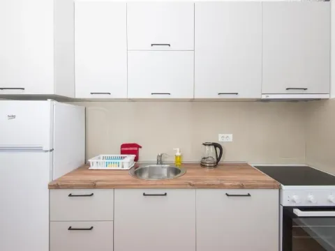 Izdavanje, jednosoban stan, 36m², Radanovići, Kotor - image 2