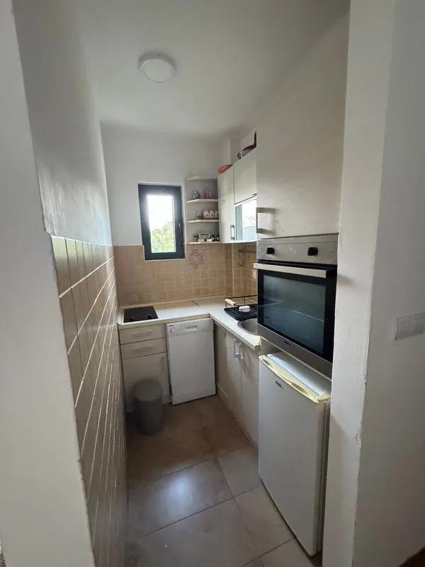 Izdavanje, dvosoban stan, 50m², Luštica Bay, Tivat