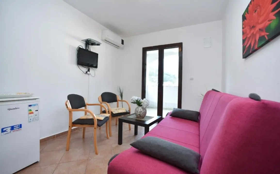 Izdavanje, jednosoban stan, 40m², Budva, Crna Gora