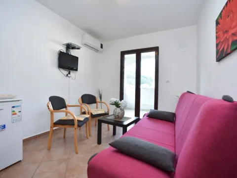 Izdavanje, jednosoban stan, 40m², Budva, Crna Gora