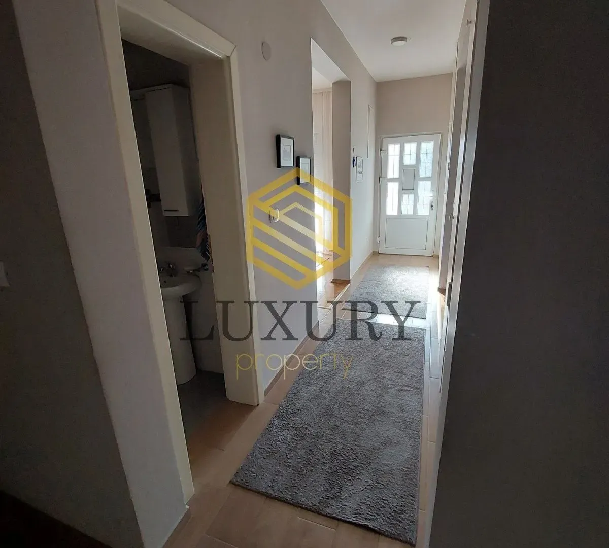 Izdavanje, kuća, 120m², Tološi, Podgorica