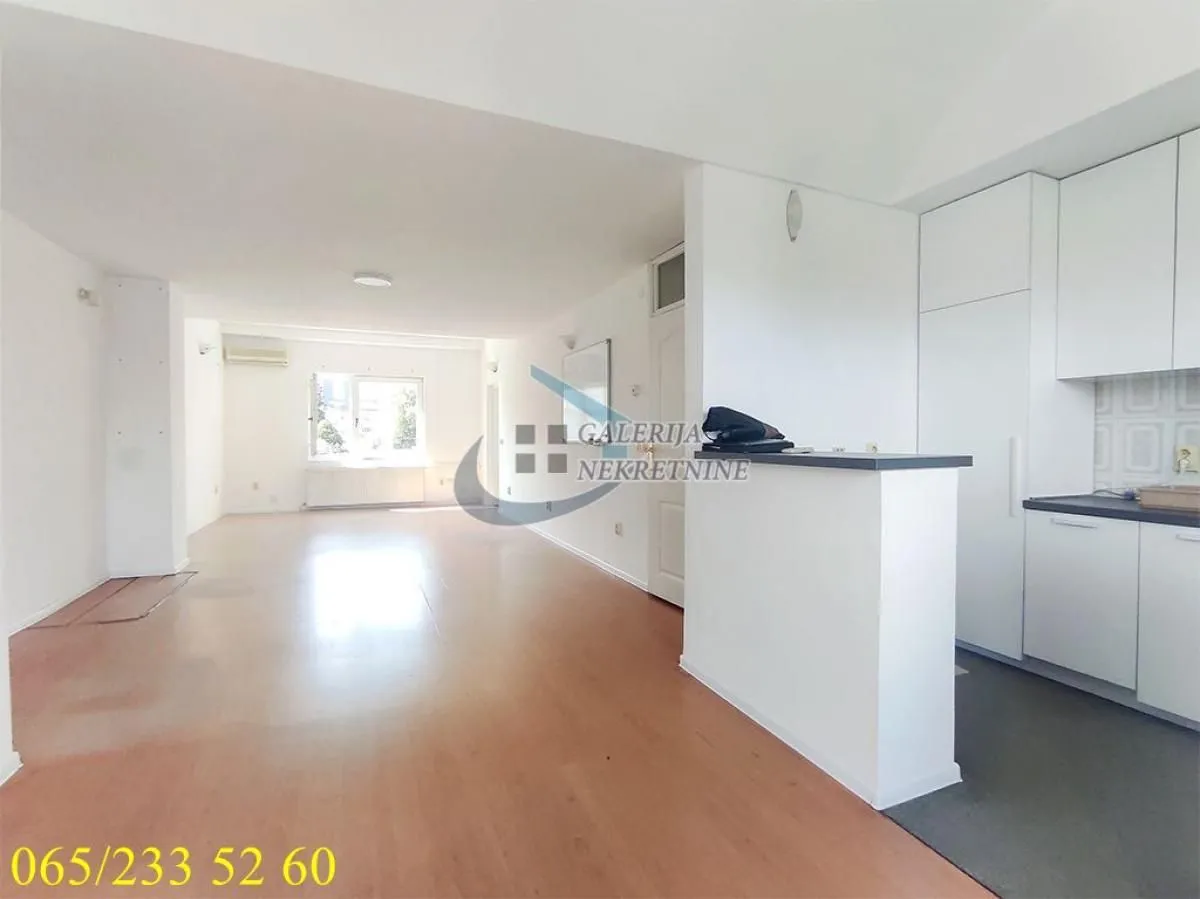 Rent, four bedroom apartment, 176m², Voždovac Sve Podlokacije, Beograd
