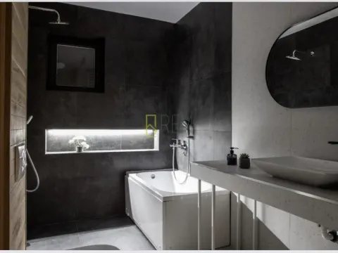 Izdavanje, kuća, 130m², Tološi, Podgorica - image 11