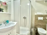 Izdavanje, dvosoban stan, 120m², Budva, Crna Gora - image 10