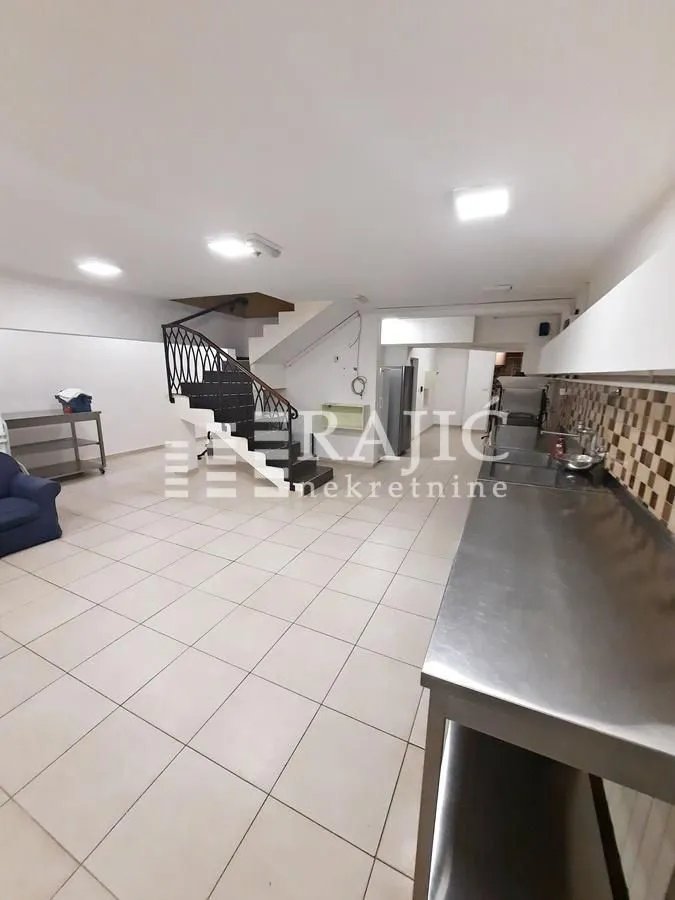 Rent, office space, 130m², Kalenić Pijaca, Vračar Sve Podlokacije