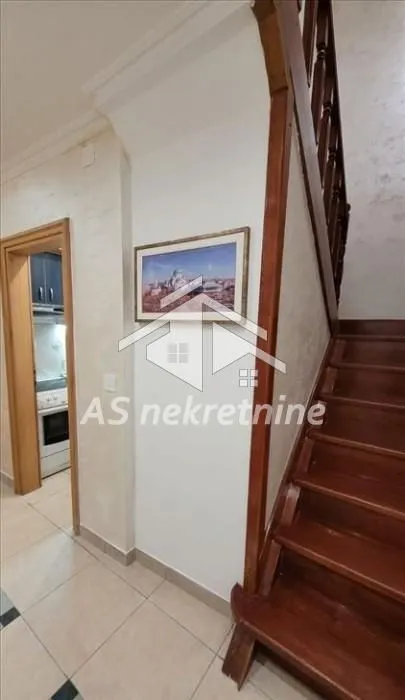 Izdavanje, četvorosoban stan, 94m², Vračar Hram, Vračar Sve Podlokacije