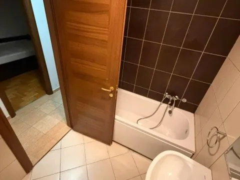 Rent, two bedroom apartment, 81m², City Kvart, Podgorica - image 6