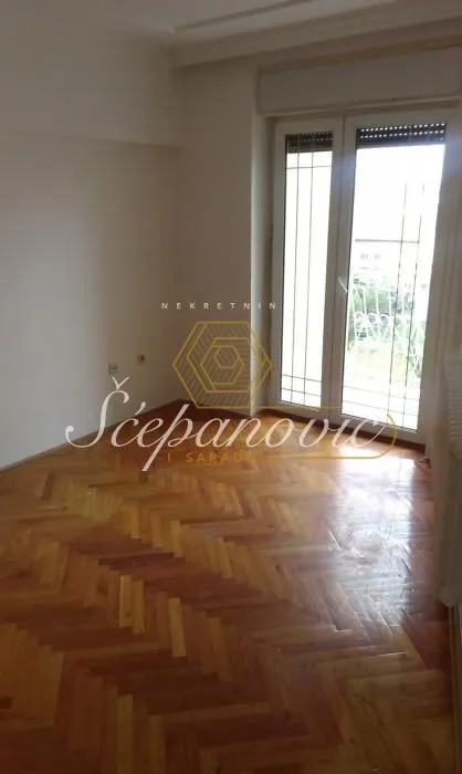 Prodaja, četvorosoban stan, 104m², Centar, Novi Sad