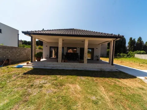 Prodaja, kuća, 130m², Tološi, Podgorica - image 2