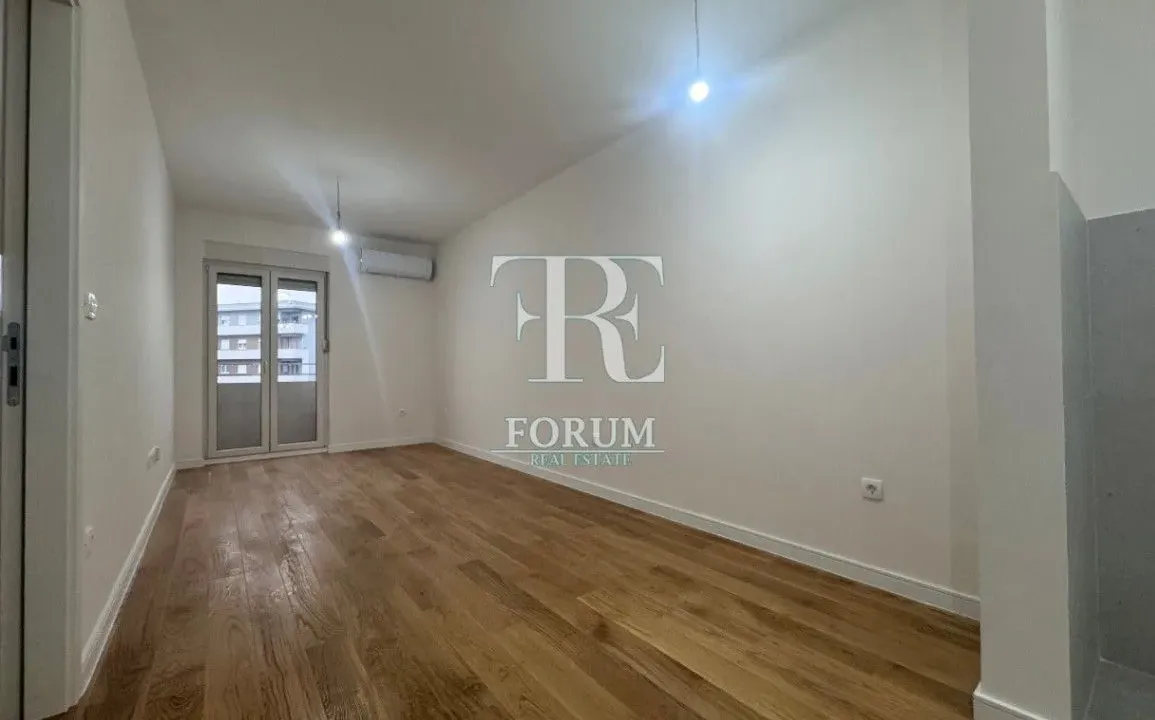 Izdavanje, jednosoban stan, 40m², Central Point, Podgorica