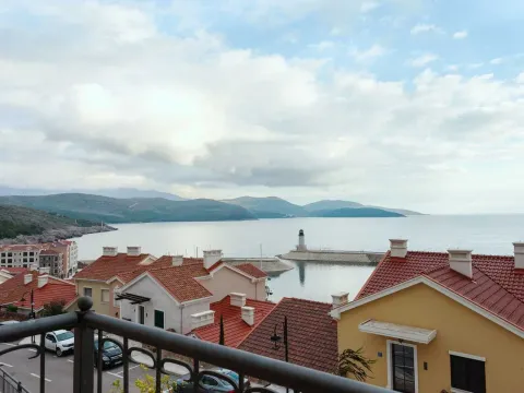 Izdavanje, kuća, 130m², Luštica Bay, Tivat - image 13