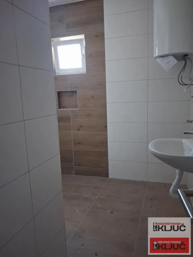 Prodaja, četvorosoban stan, 76m², Adice, Novi Sad Sve Podlokacije