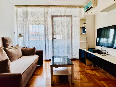 Izdavanje, jednosoban stan, 42m², City Kvart, Podgorica - image 8