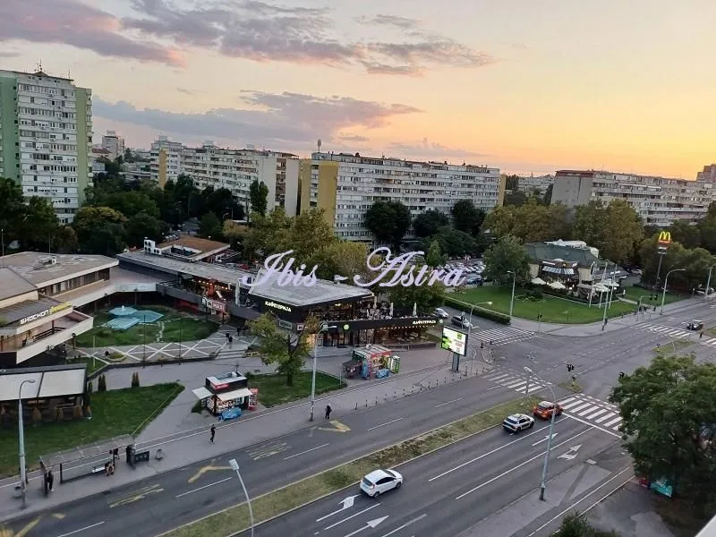 Izdavanje, trosoban stan, 68m², Novi Beograd Blok 1 Fontana, Novi Beograd Sve Podlokacije