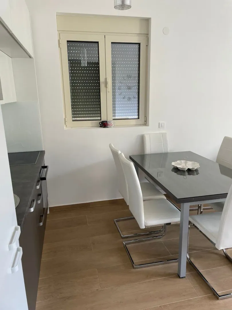 Izdavanje, jednosoban stan, 63m², Pržno, Budva