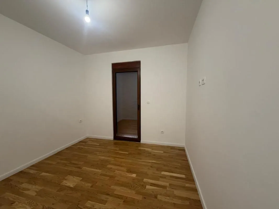 Prodaja, dvosoban stan, 69m², Dobrota, Kotor