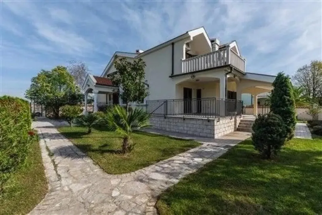 Rent, house, 370m², Zabjelo, Podgorica