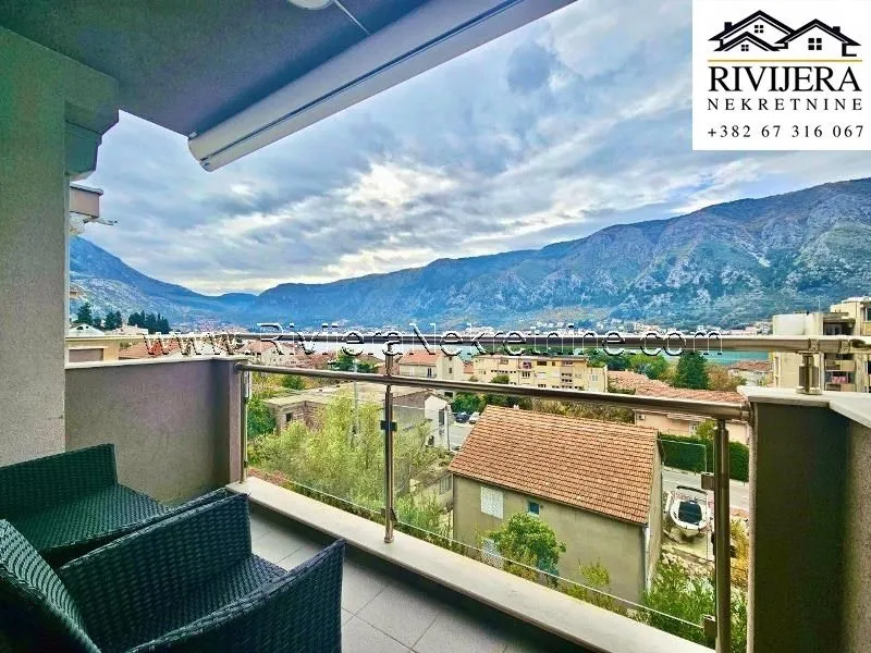 Prodaja, trosoban stan, 95m², Dobrota, Kotor