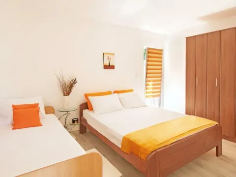 Izdavanje, jednosoban stan, 50m², Radanovići, Kotor - image 4