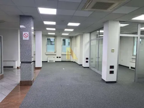 Izdavanje, poslovni prostor, 352m², Bulevar Oslobodjenja, Novi Sad Sve Podlokacije