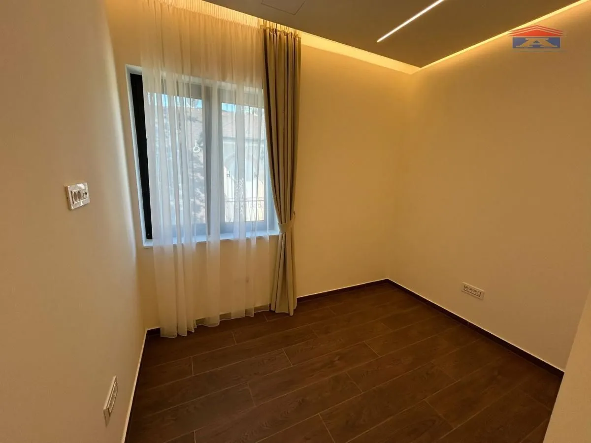 Izdavanje, četvorosoban stan, 120m², Sremska Kamenica, Petrovaradin
