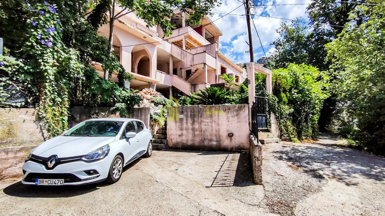 Prodaja, petosoban stan, 845m², Lazi, Budva