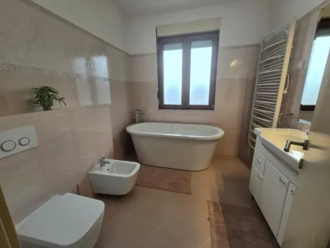 Izdavanje, trosoban stan, 265m², Gorica C, Podgorica - image 10