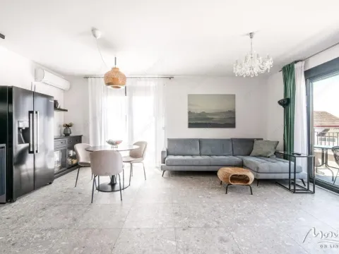 Sale, three bedroom apartment, 77m², Centar, Tivat - image 2