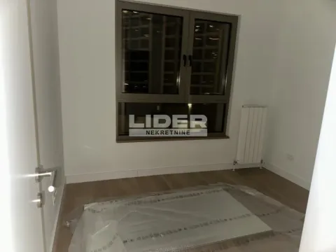 Izdavanje, trosoban stan, 86m², Savski Venac, Beograd - image 9