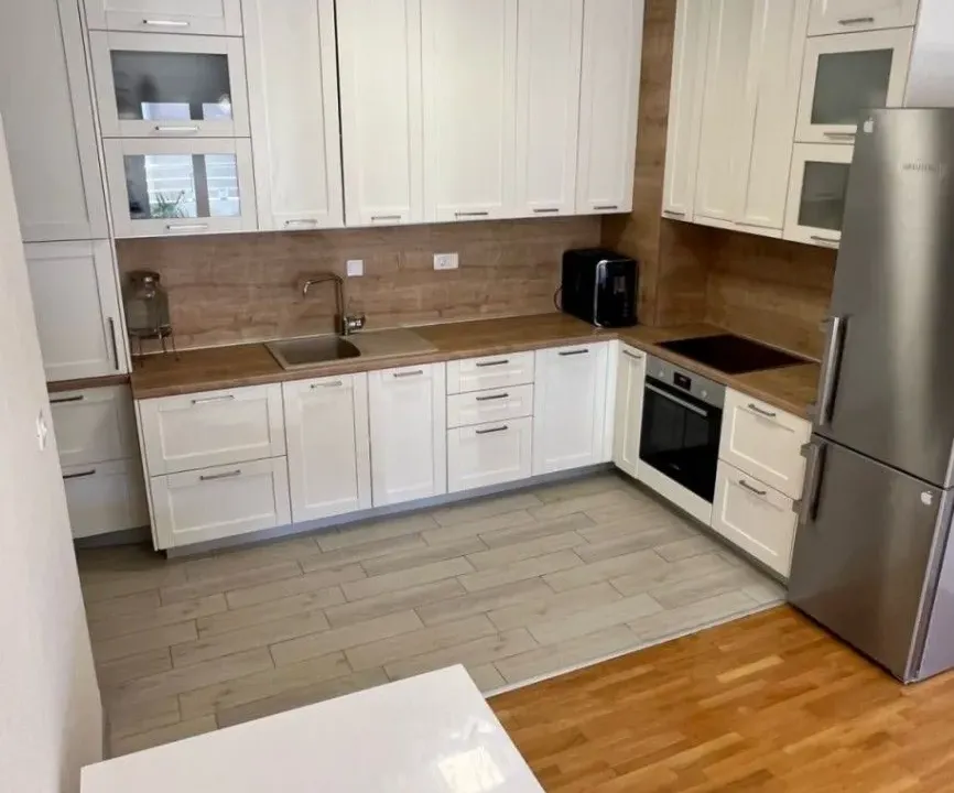 Izdavanje, dvosoban stan, 60m², Budva, Crna Gora