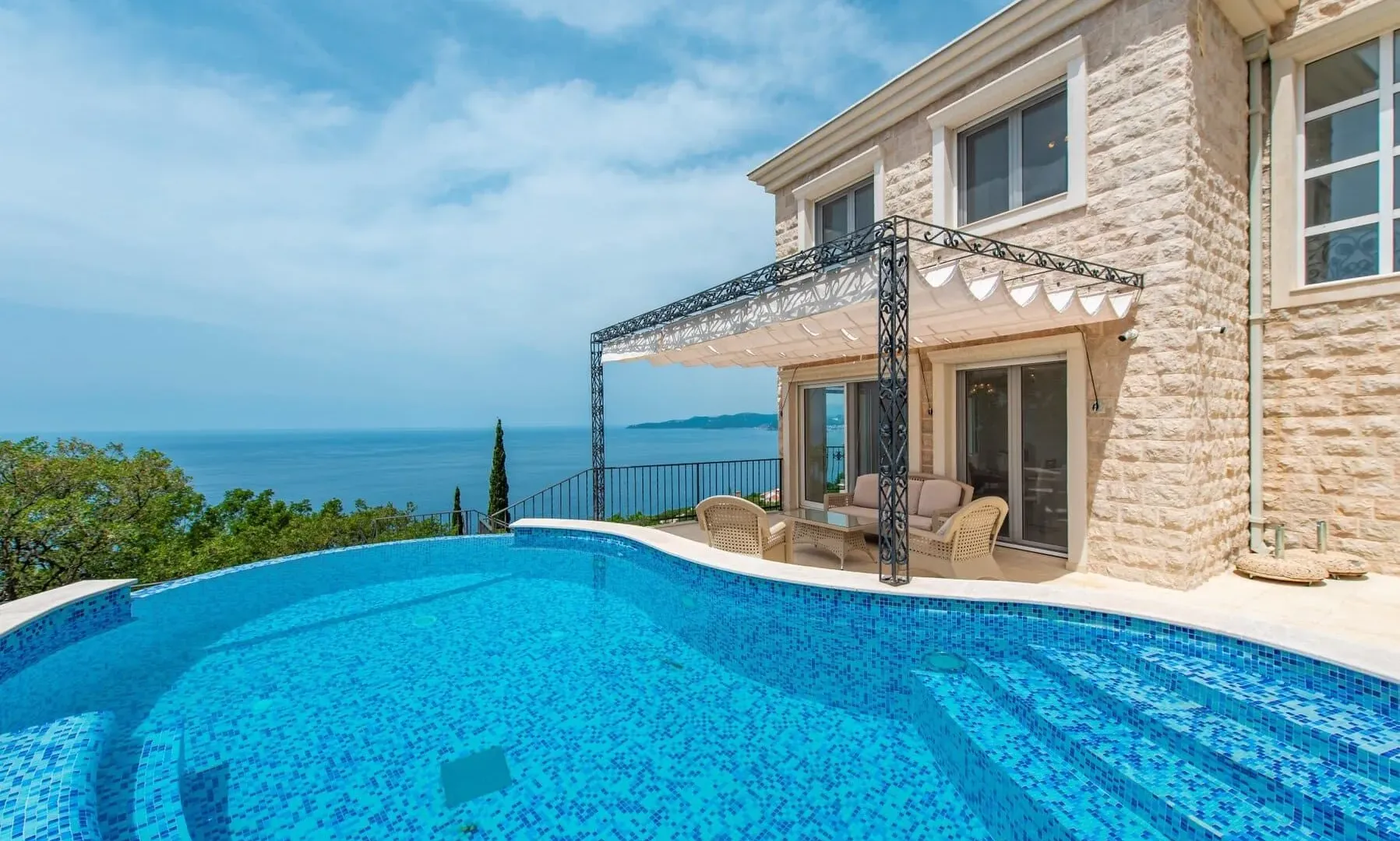 Sale, house, 270m², Reževići, Budva