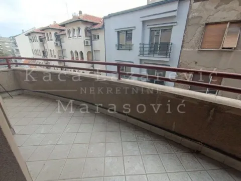 Izdavanje, trosoban stan, 147m², Kalenić Pijaca, Vračar Sve Podlokacije - image 14