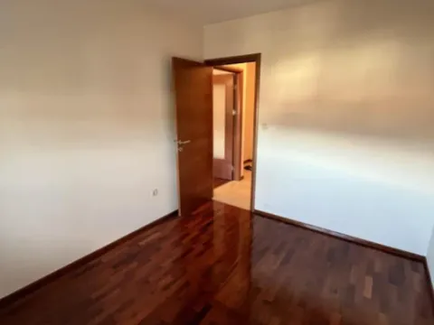 Prodaja, jednosoban stan, 45m², Stari Aerodrom, Podgorica - image 3