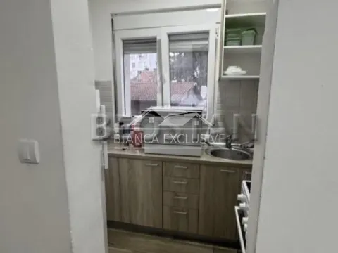 Prodaja, četvorosoban stan, 66m², Južni Bulevar, Vračar Sve Podlokacije - image 2