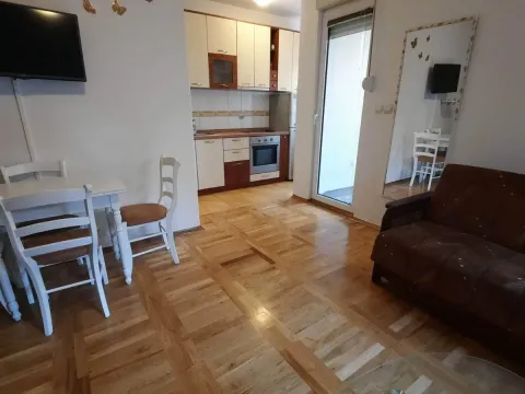 Izdavanje, garsonjera, 40m², Vezirov Most, Podgorica - image 6