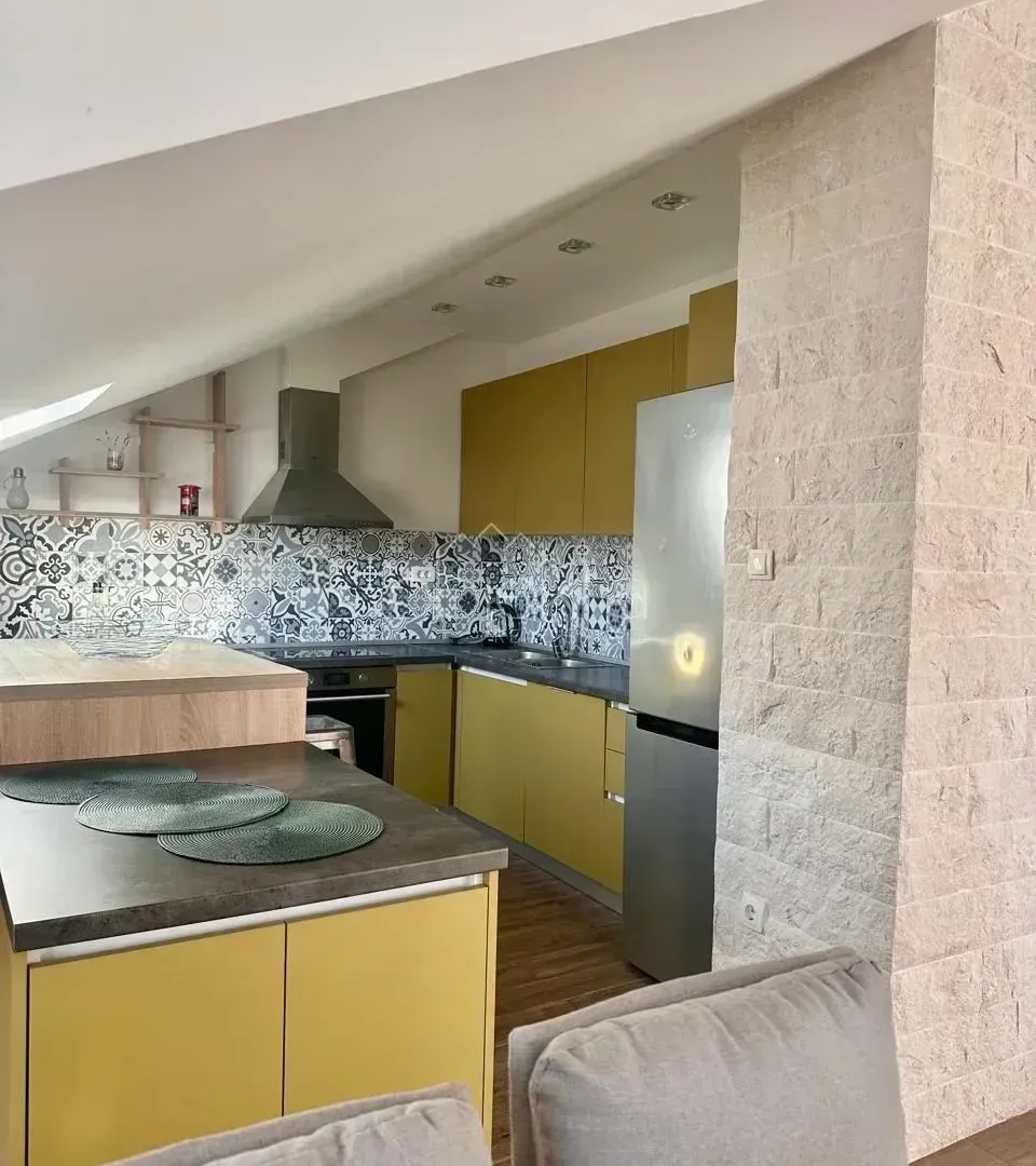 Rent, apartment, 85m², Tivat, Crna Gora